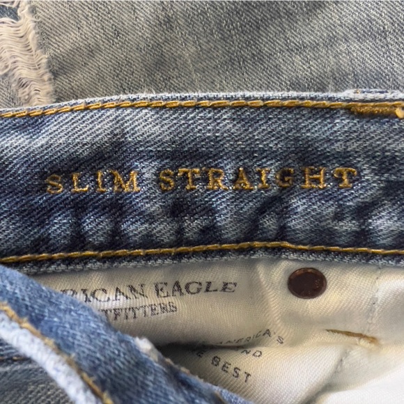 American Eagle Medium Wash Ripped Jeans - Picture 4 of 4